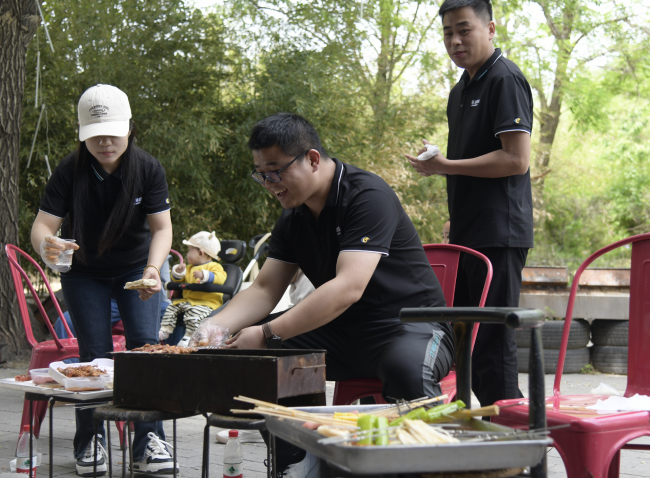 河南信金数据科技集团 - 户外烧烤