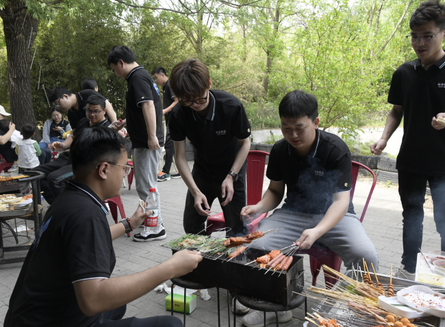 河南信金数据科技集团 - 户外烧烤